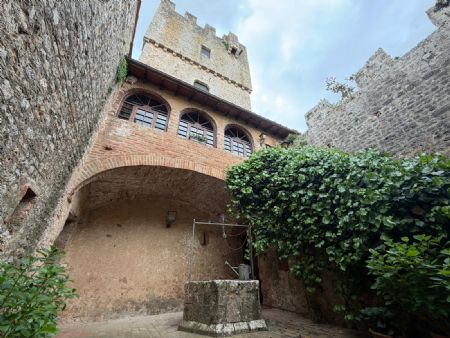 Vendita Appartamento MONTERIGGIONI:CASTELLO DELLA CHIOCCIOLA.Antica Torre Medievale sulla Via Francigena – Monteriggioni...